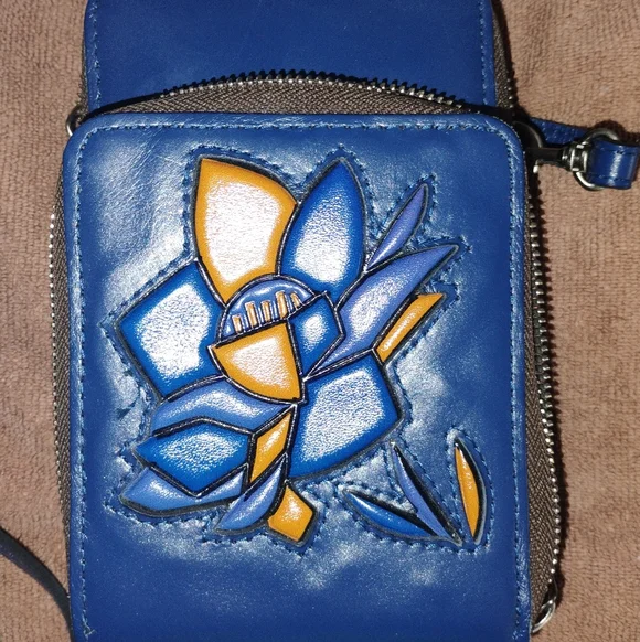 Patricia Nash Albertine Phone Crossbody - Picture 6 of 7